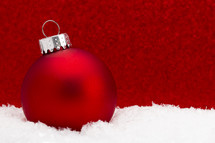red Christmas ornament 