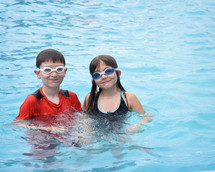 kids with goggles in a swimming pool 