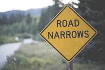 road narrows sign 