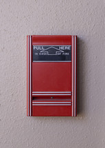 pull here fire alarm 