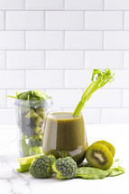 healthy green smoothie 