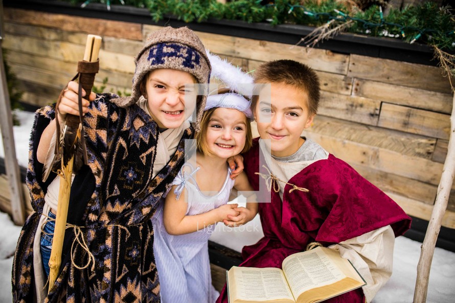 kids in costume for a Christmas pageant 