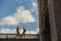 Statues of buildings in Rome 