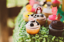farm animal cupcakes 