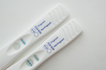 positive and negative pregnancy tests 