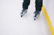 child's feet in ice-skates 