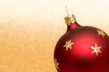 red ball ornament 