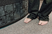 bare feet 