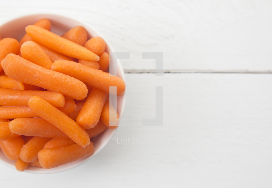bowl of carrots 