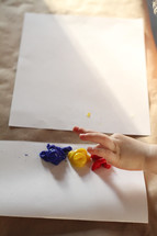 toddler finger painting 