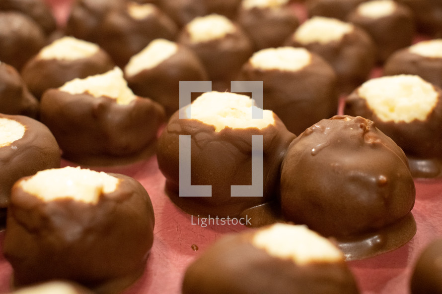 making chocolate cookie balls 