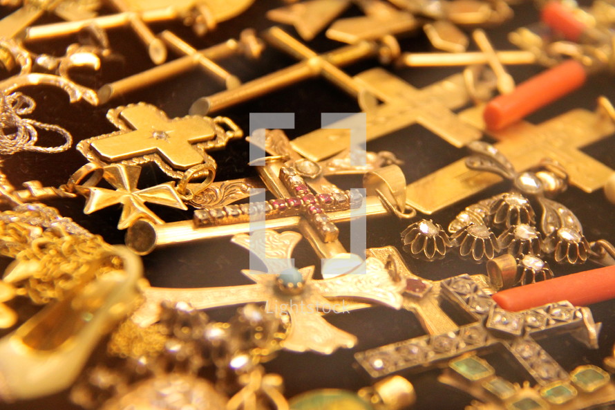 gold cross pendants 
