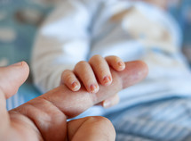 newborn baby hand 
