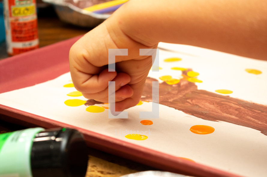 child finger-painting 