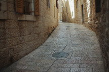 narrow streets in Jerusalem 
