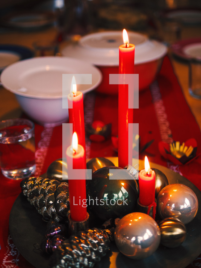 red candles centerpiece 