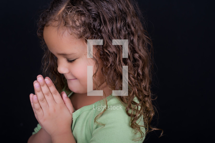 A girl child praying 