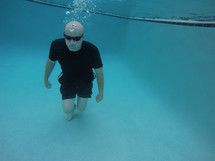 man under water 