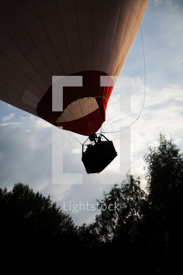 An air ballon lifting of