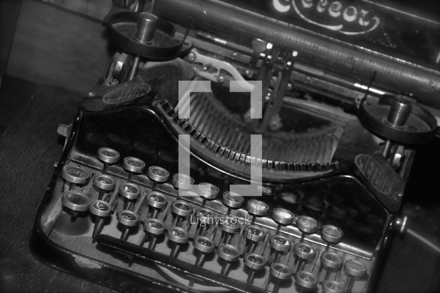 Antique typewriter with manual keys