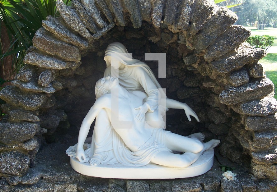 Statue of Mary and Jesus 