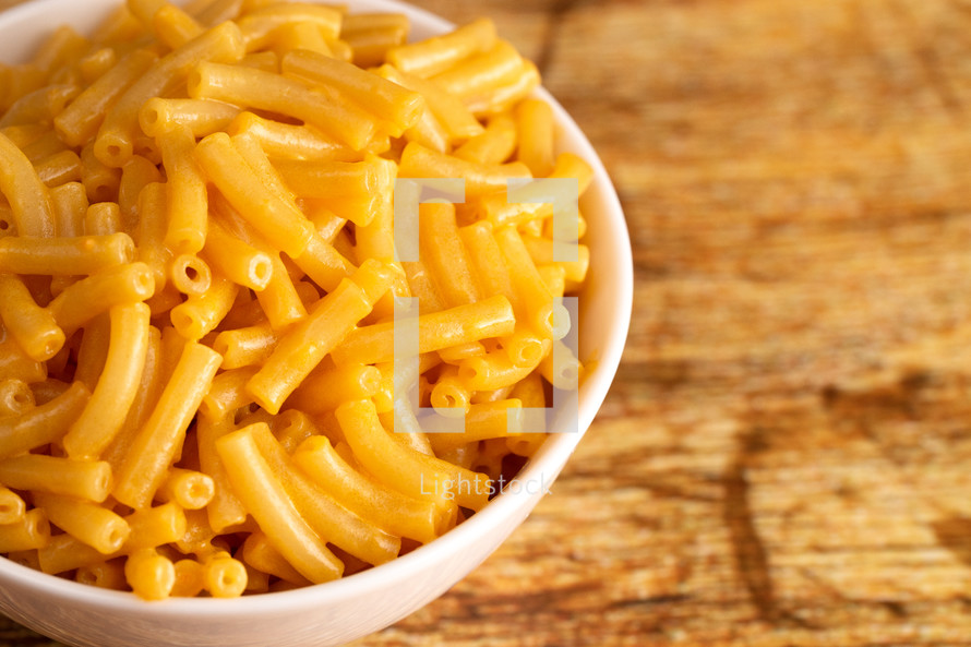 bowl of macaroni and cheese 