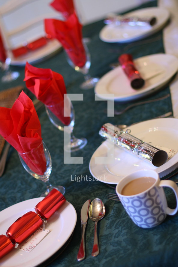 Place settings and red napkins 