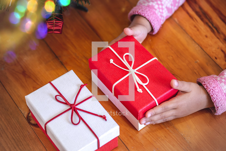 giving Christmas gifts 