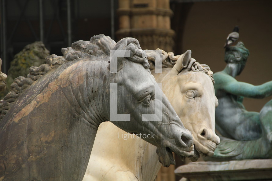 horse statues 