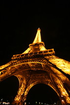 lights on the Eiffel Tower at night