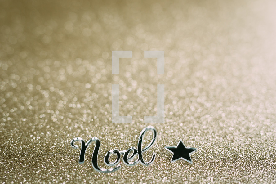 word noel on gold background 