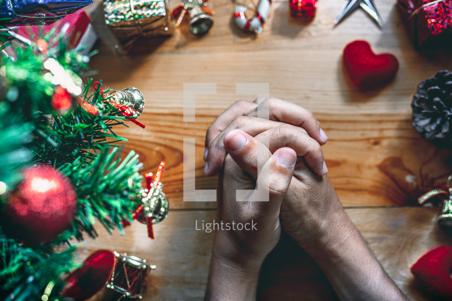 praying hands and Christmas border 