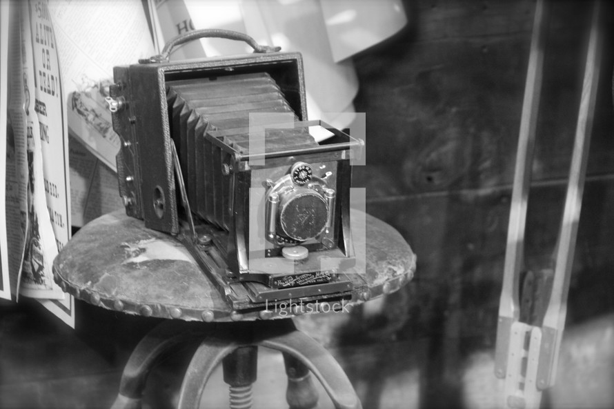 antique box camera 