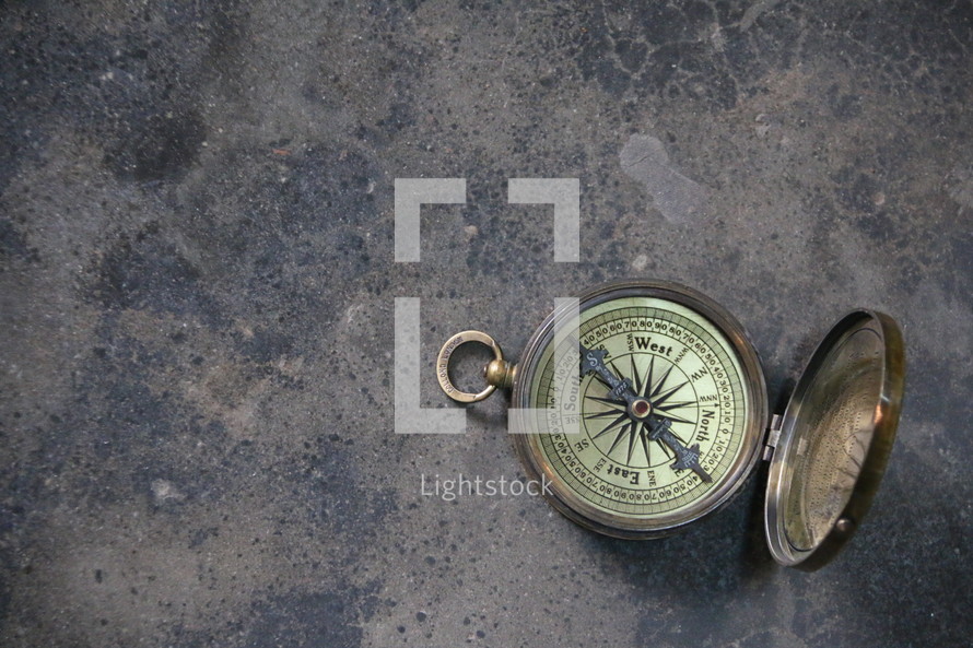 Antique magnetic pocket compass