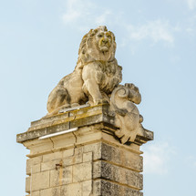 lion sculpture 