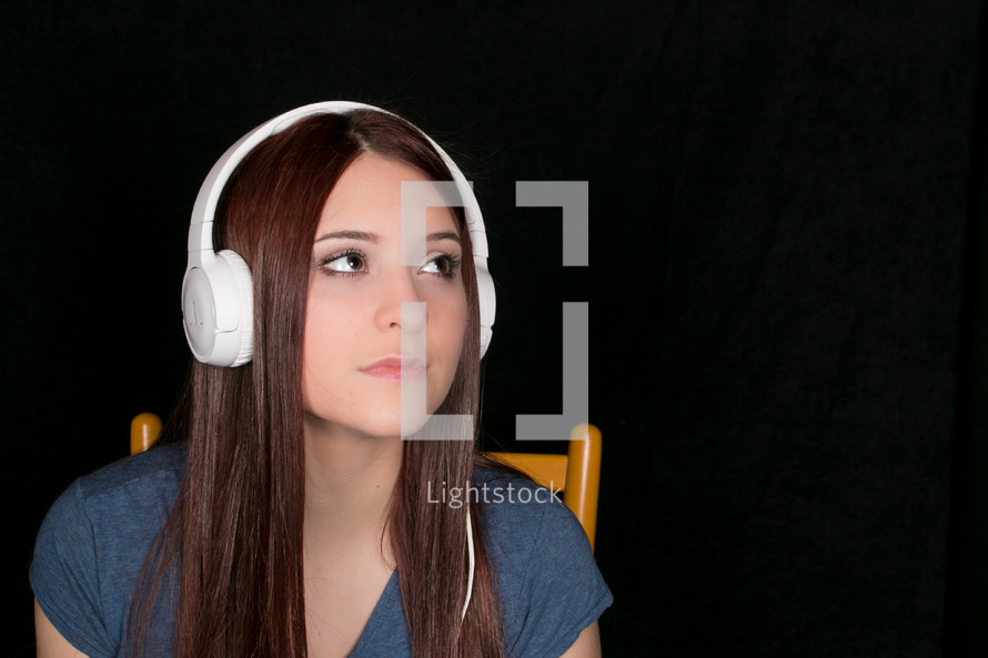 girl listening to headphones 