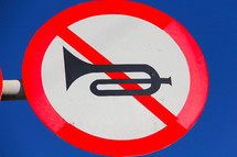 No horns sign