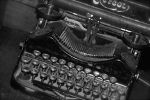 Antique typewriter with manual keys