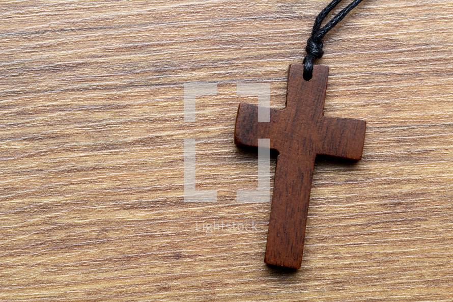 wooden cross necklace 