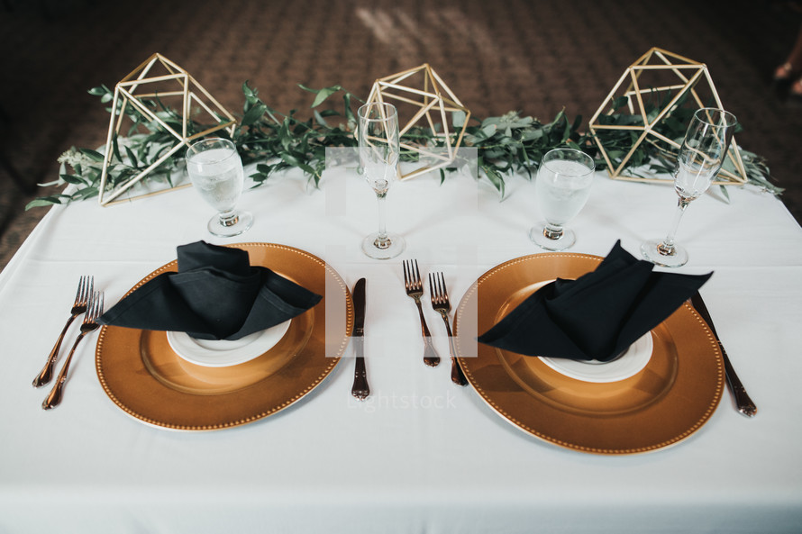 wedding reception bride and grooms table 