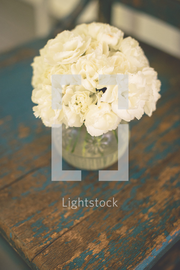 vase of white carnations 