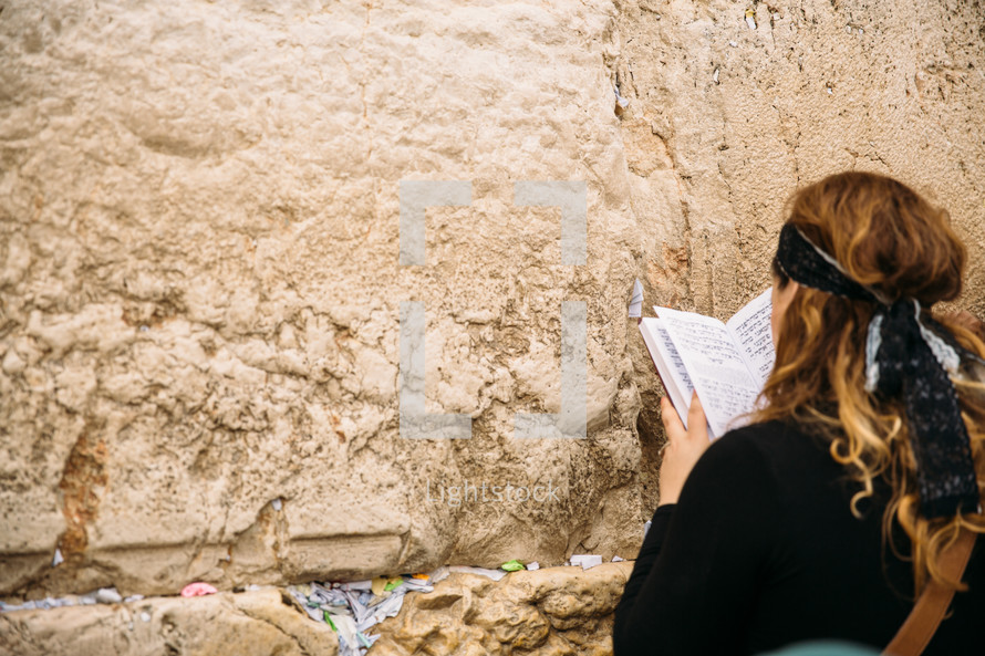 praying in Jerusalem 