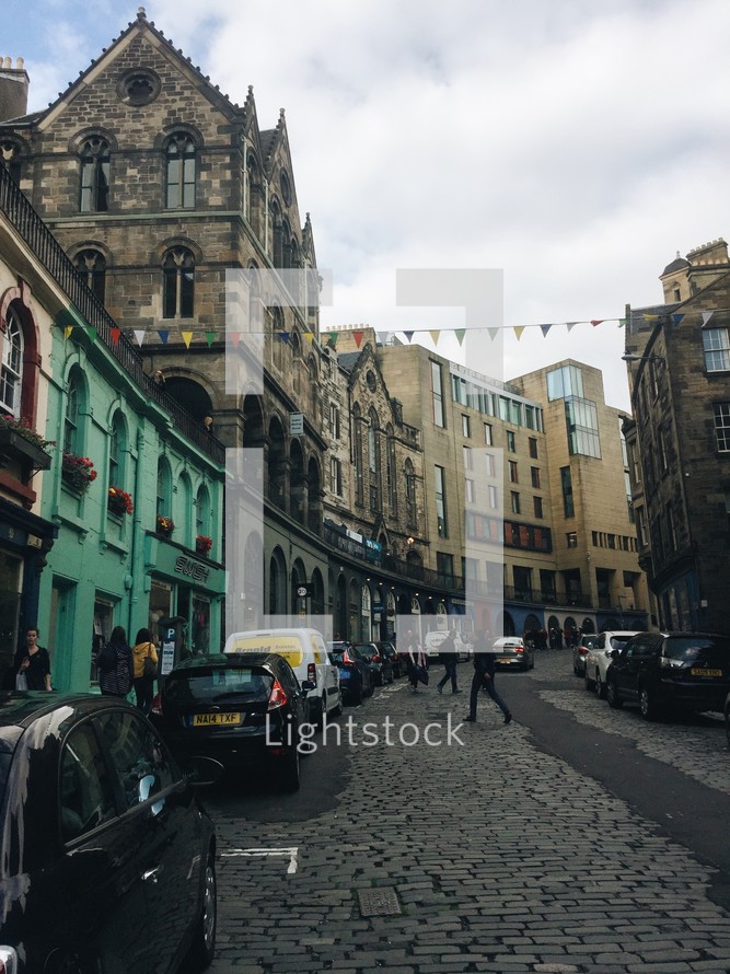 shops along cobblestone streets in Scotland 