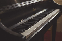 piano and keys 