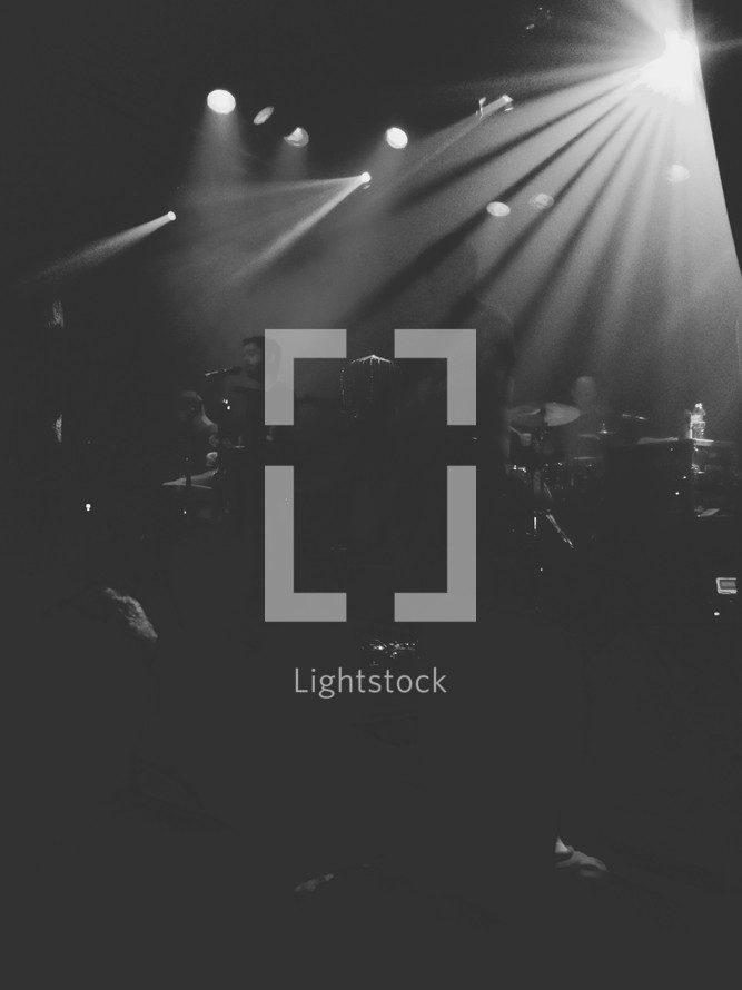 stage lights on musicians at a concert 