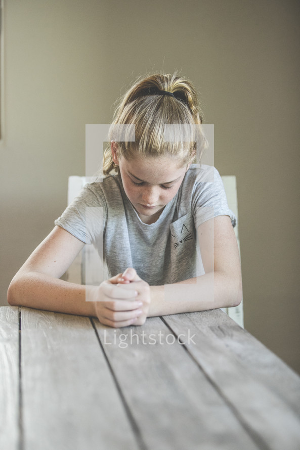 a girl child praying 