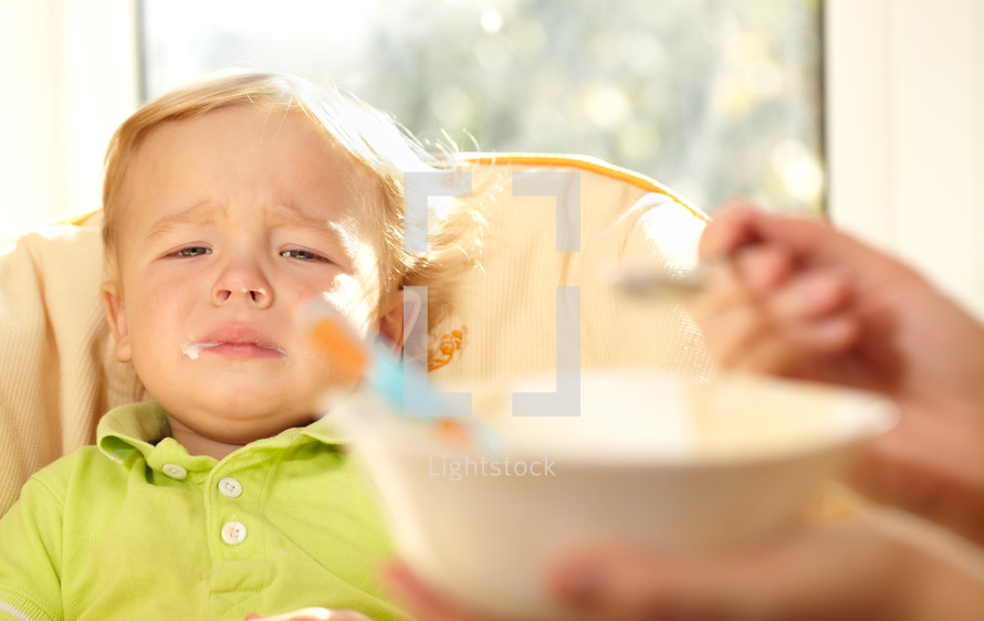 The kid does not want porridge
