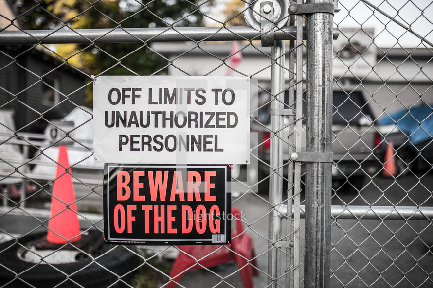 off limits to unauthorized personnel, beware of dog, sign 