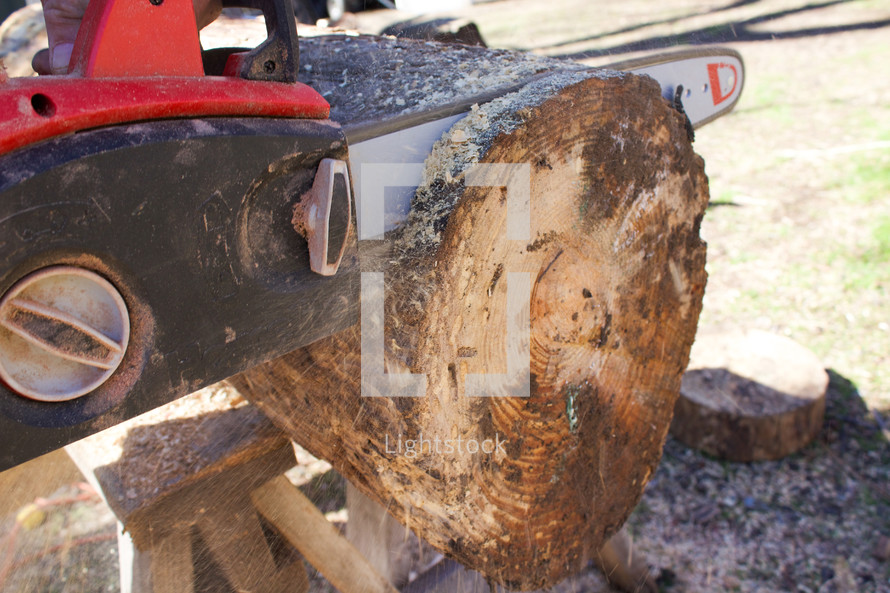 chainsaw and log 