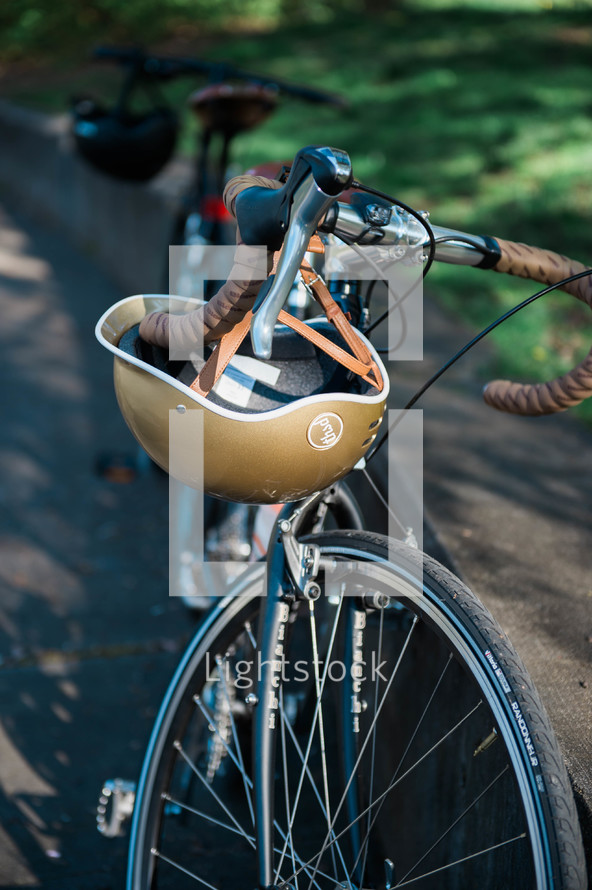 helmet on bicycle handlebars 